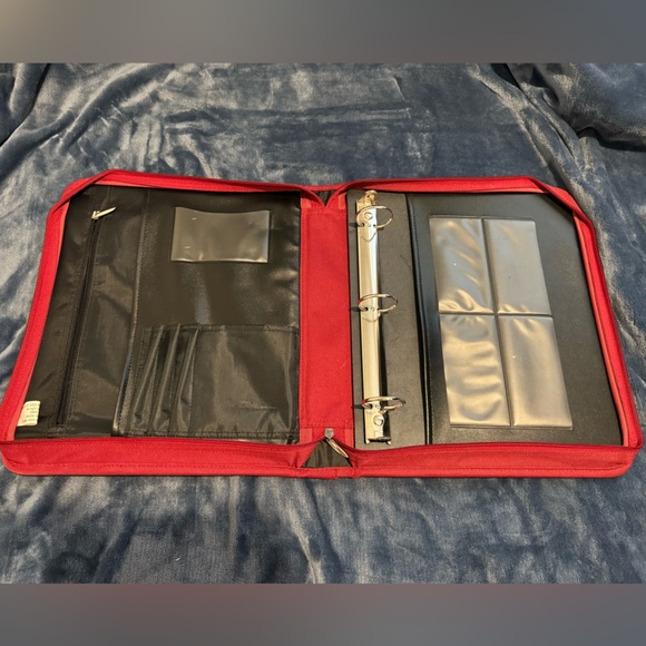 American Girl - 3 Ring Binder w/ Zipper and Pockets - Picture 2 of 5